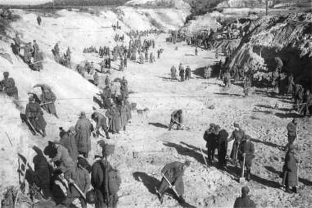 Babi-Yar Soviet POWs work to level the earth over the buried Jews